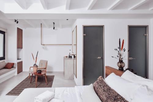ikaros suites