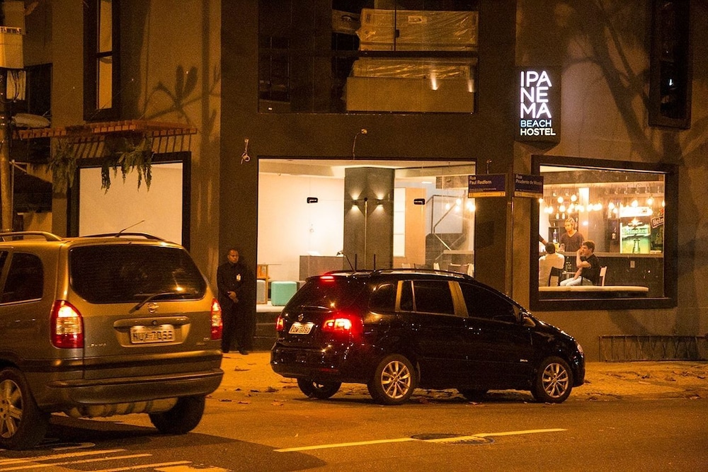 ipanema beach hostel