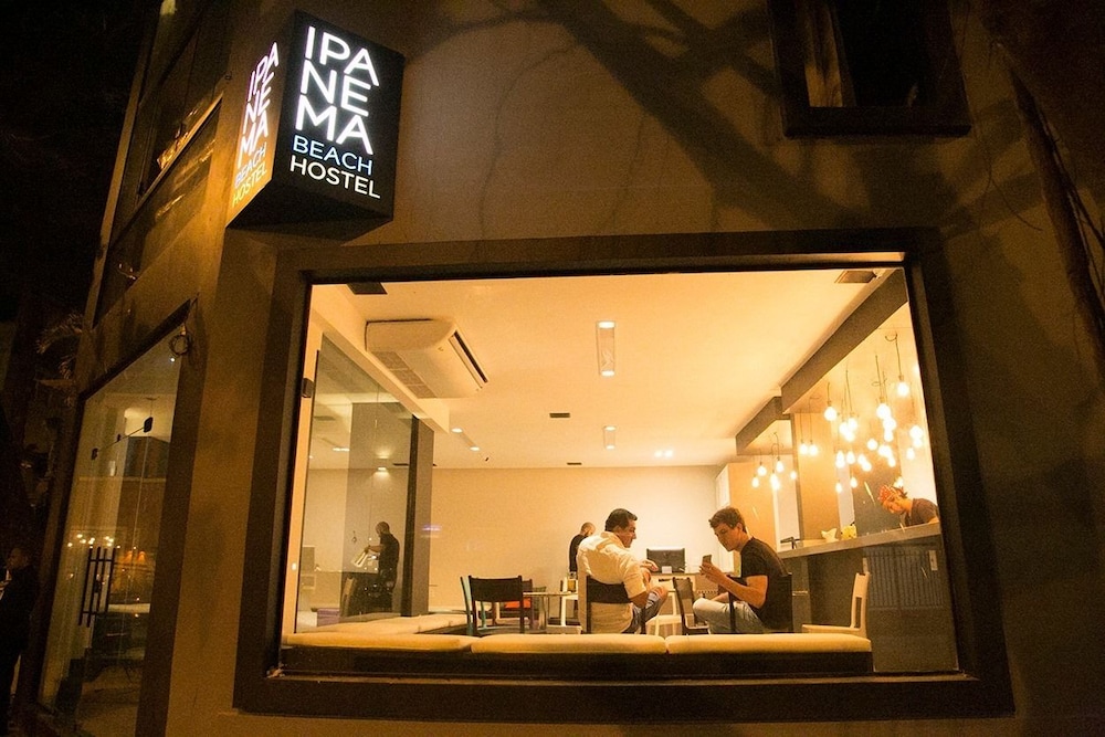 ipanema beach hostel