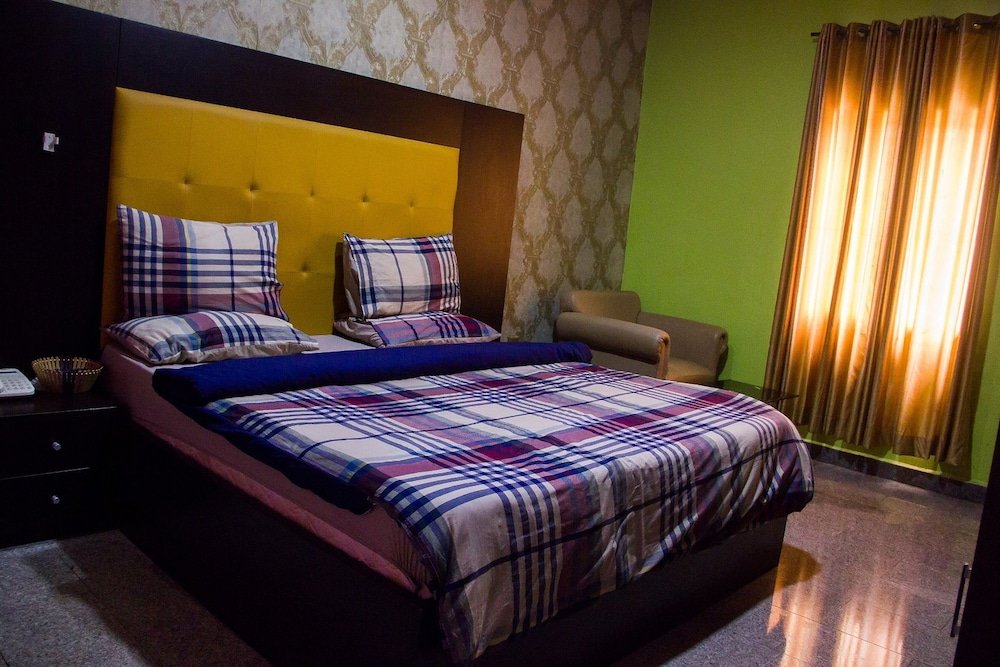 Paris Suites,Lagos>>Ikeja,3 star