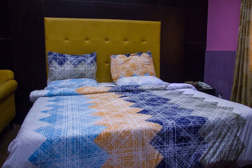 Paris Suites,Lagos>>Ikeja,3 star