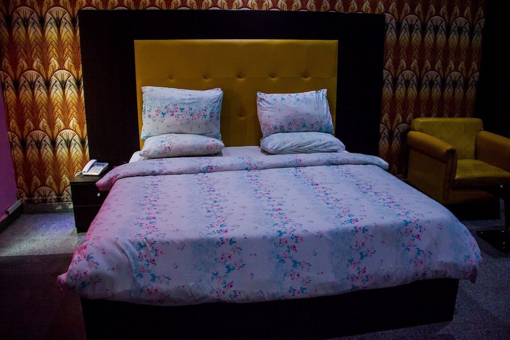 Paris Suites,Lagos>>Ikeja,3 star