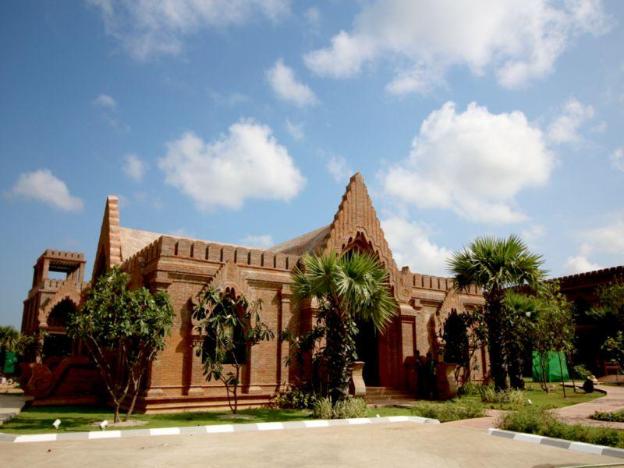 famous hotel bagan