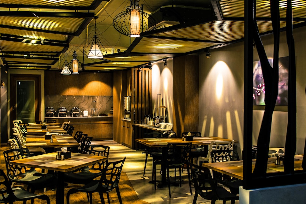 point boutique hotel