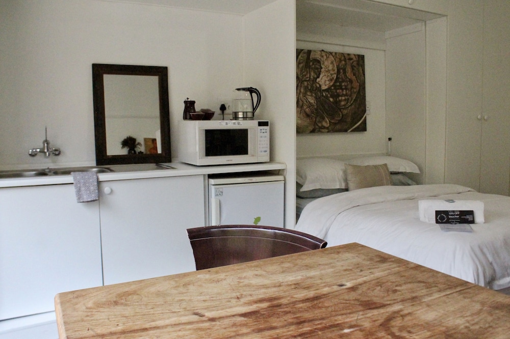 the john bauer pottery studio