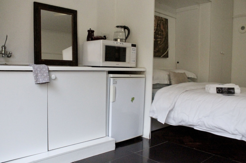 the john bauer pottery studio