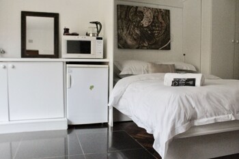 the john bauer pottery studio