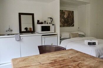 the john bauer pottery studio