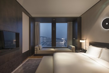 hyatt regency wuhan optics valley