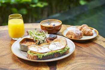 quincy hotel singapore by far east hospitality