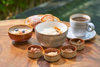 quincy hotel singapore by far east hospitality