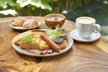 quincy hotel singapore by far east hospitality