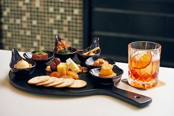 quincy hotel singapore by far east hospitality