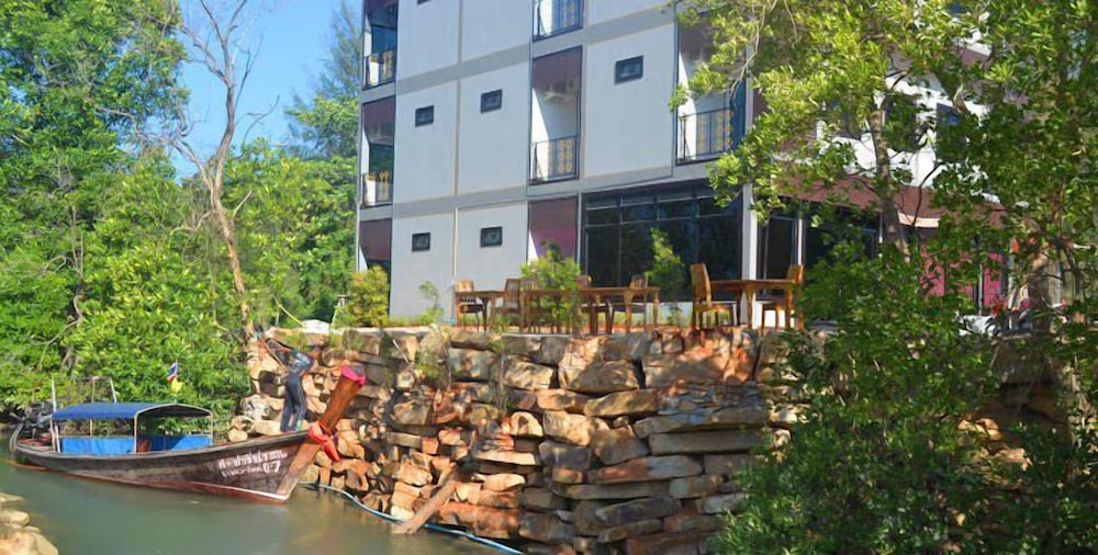 phutubkaek view house