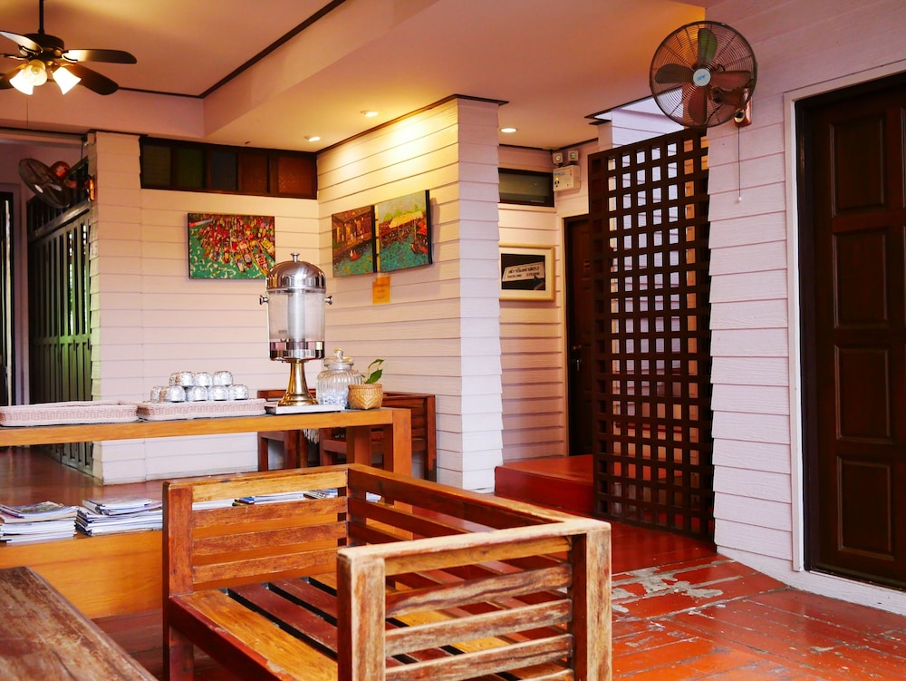 thanicha resort amphawa