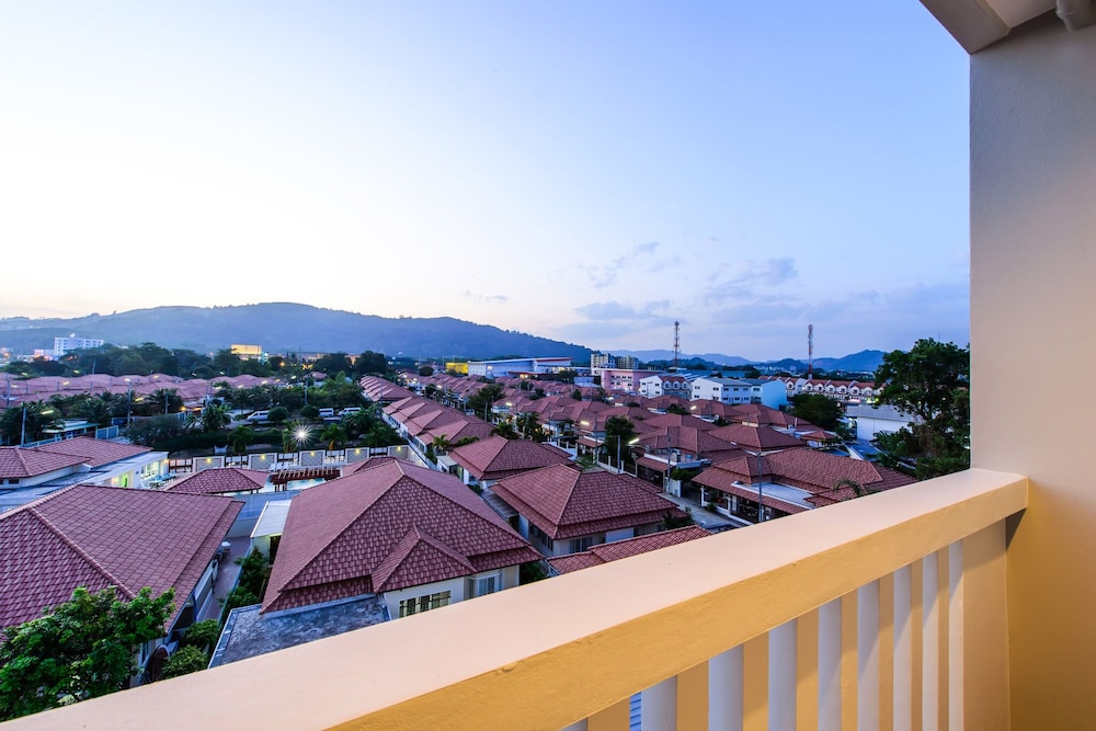 recenta suite phuket suanluang