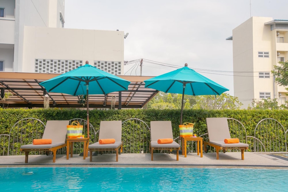 recenta suite phuket suanluang