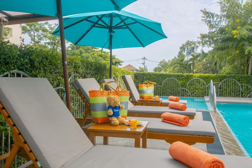 recenta suite phuket suanluang