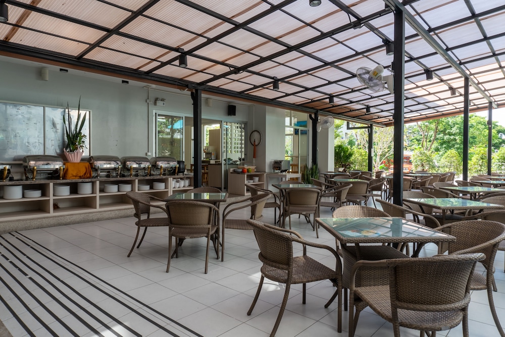 recenta suite phuket suanluang