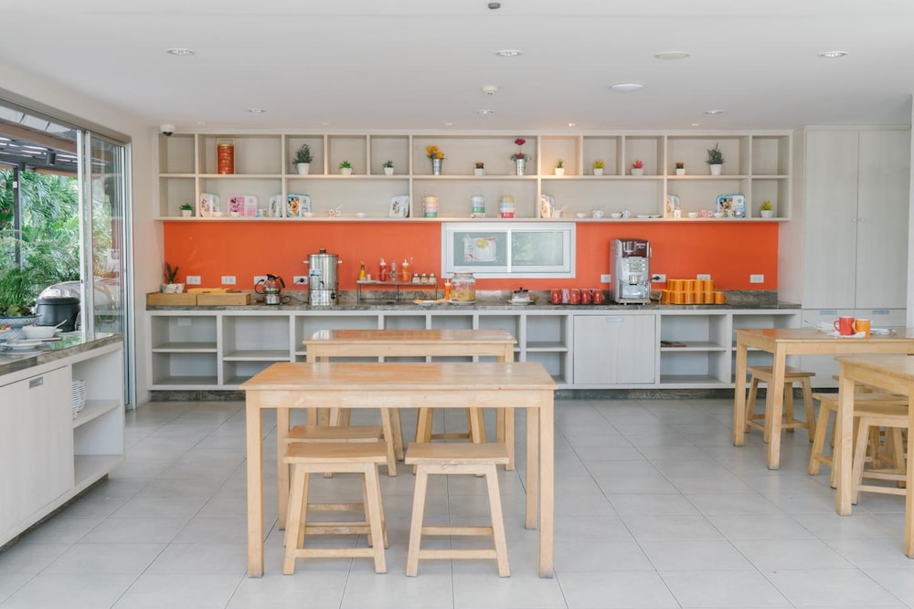 recenta suite phuket suanluang