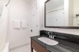 Sylvia Hotel,West End>>Vancouver,3 star