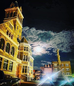 City Hall Grand Hotel,South Williamsport>>Lycoming County,2.5 star