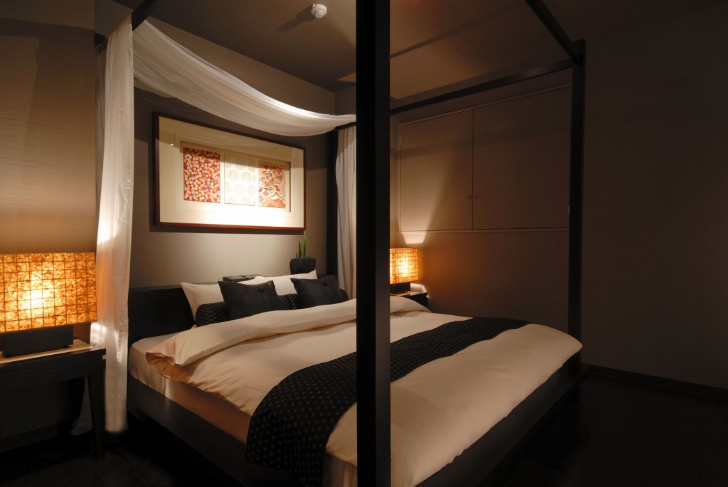 aroma kuravi adults only