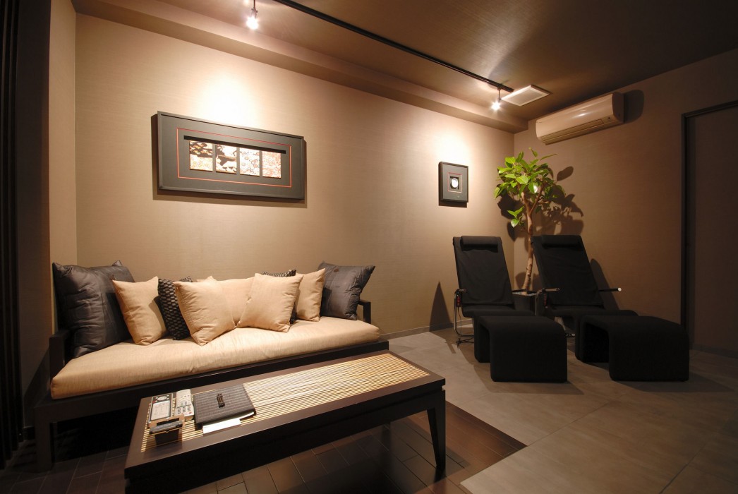 aroma kuravi adults only