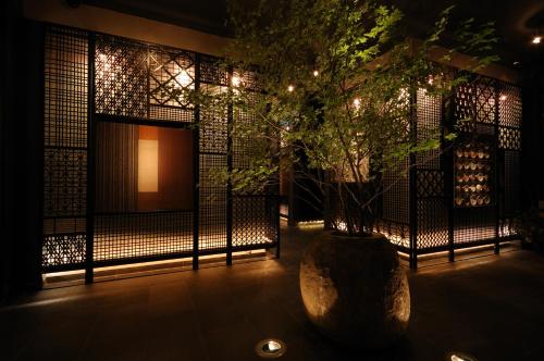 aroma kuravi adults only