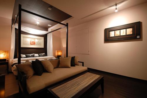 aroma kuravi adults only