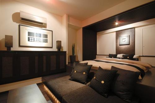 aroma kuravi adults only