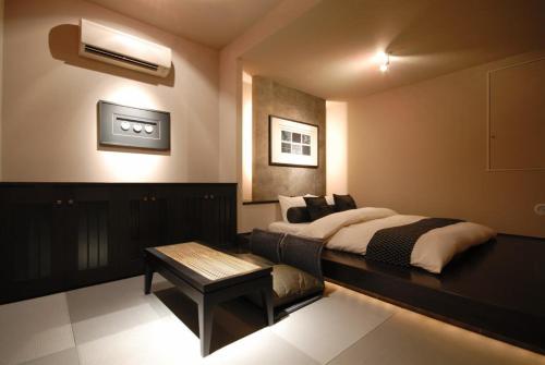 aroma kuravi adults only