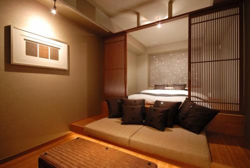 aroma kuravi adults only