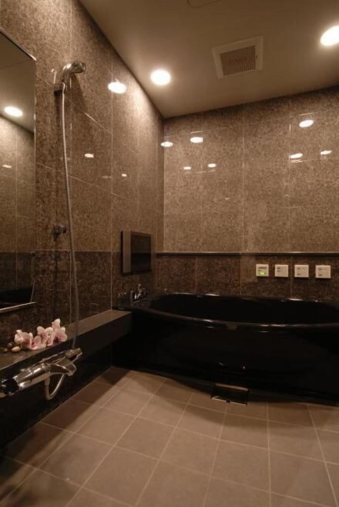 aroma kuravi adults only