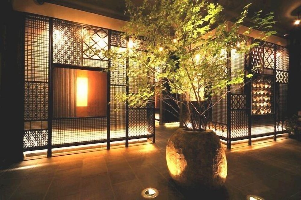 aroma kuravi adults only