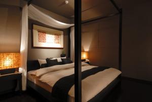 aroma kuravi adults only