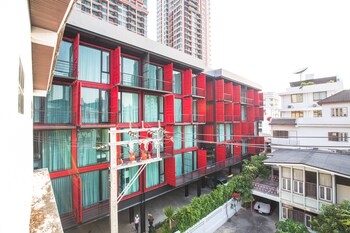sleep box sukhumvit 22 hostel