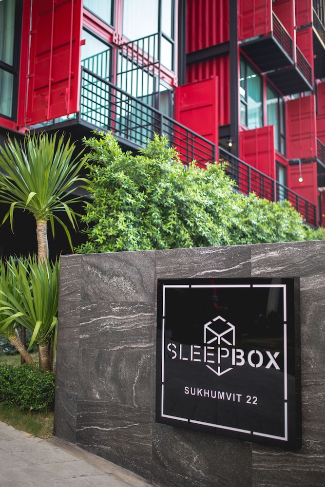 sleep box sukhumvit 22 hostel