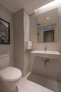 sleep box sukhumvit 22 hostel