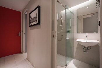 sleep box sukhumvit 22 hostel