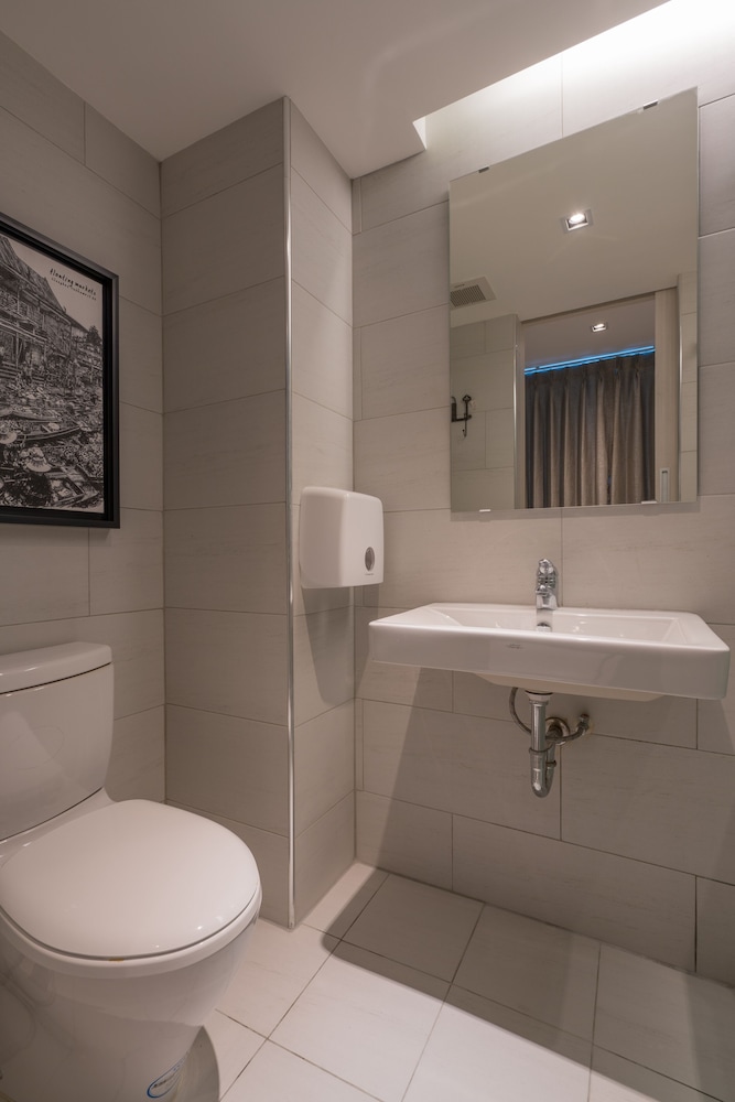 sleep box sukhumvit 22 hostel