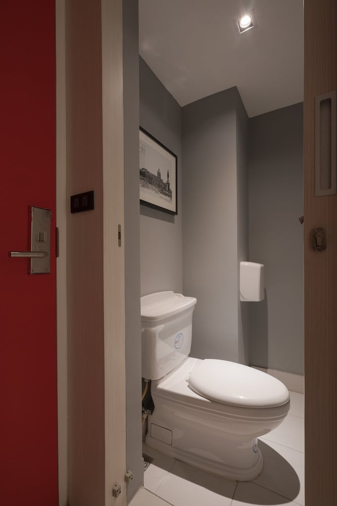 sleep box sukhumvit 22 hostel