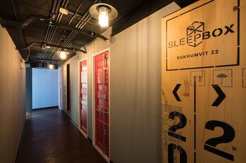 sleep box sukhumvit 22 hostel
