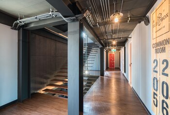 sleep box sukhumvit 22 hostel