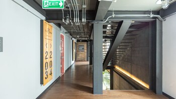 sleep box sukhumvit 22 hostel