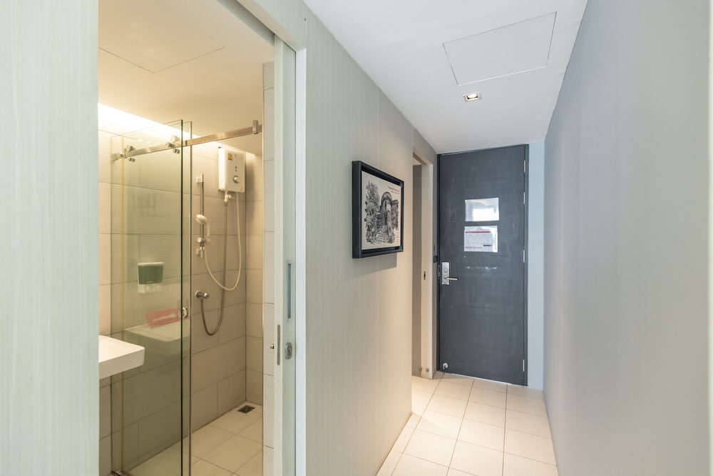 sleep box sukhumvit 22 hostel