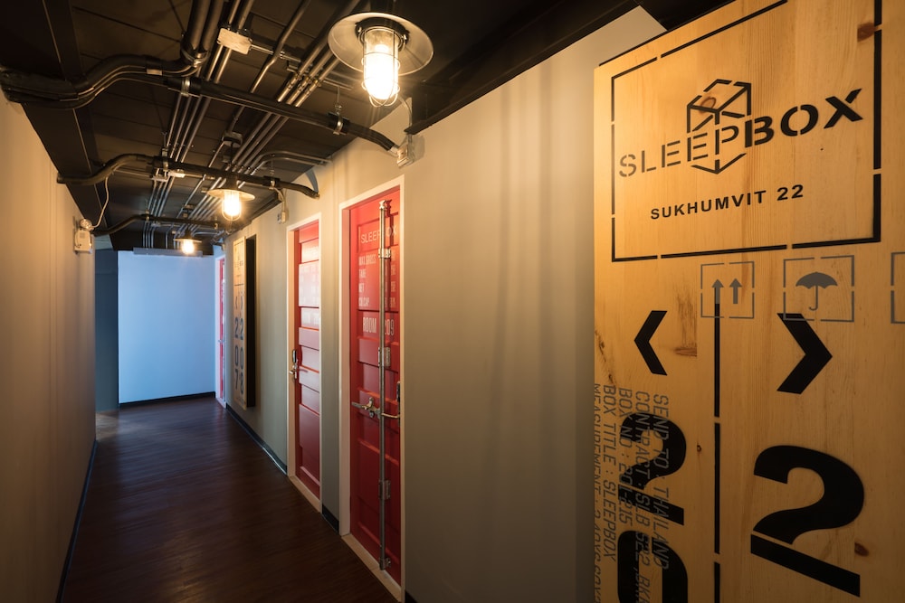 sleep box sukhumvit 22 hostel