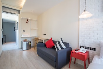 sleep box sukhumvit 22 hostel