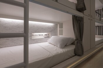 sleep box sukhumvit 22 hostel