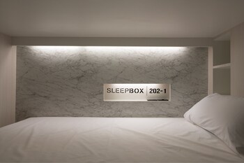 sleep box sukhumvit 22 hostel